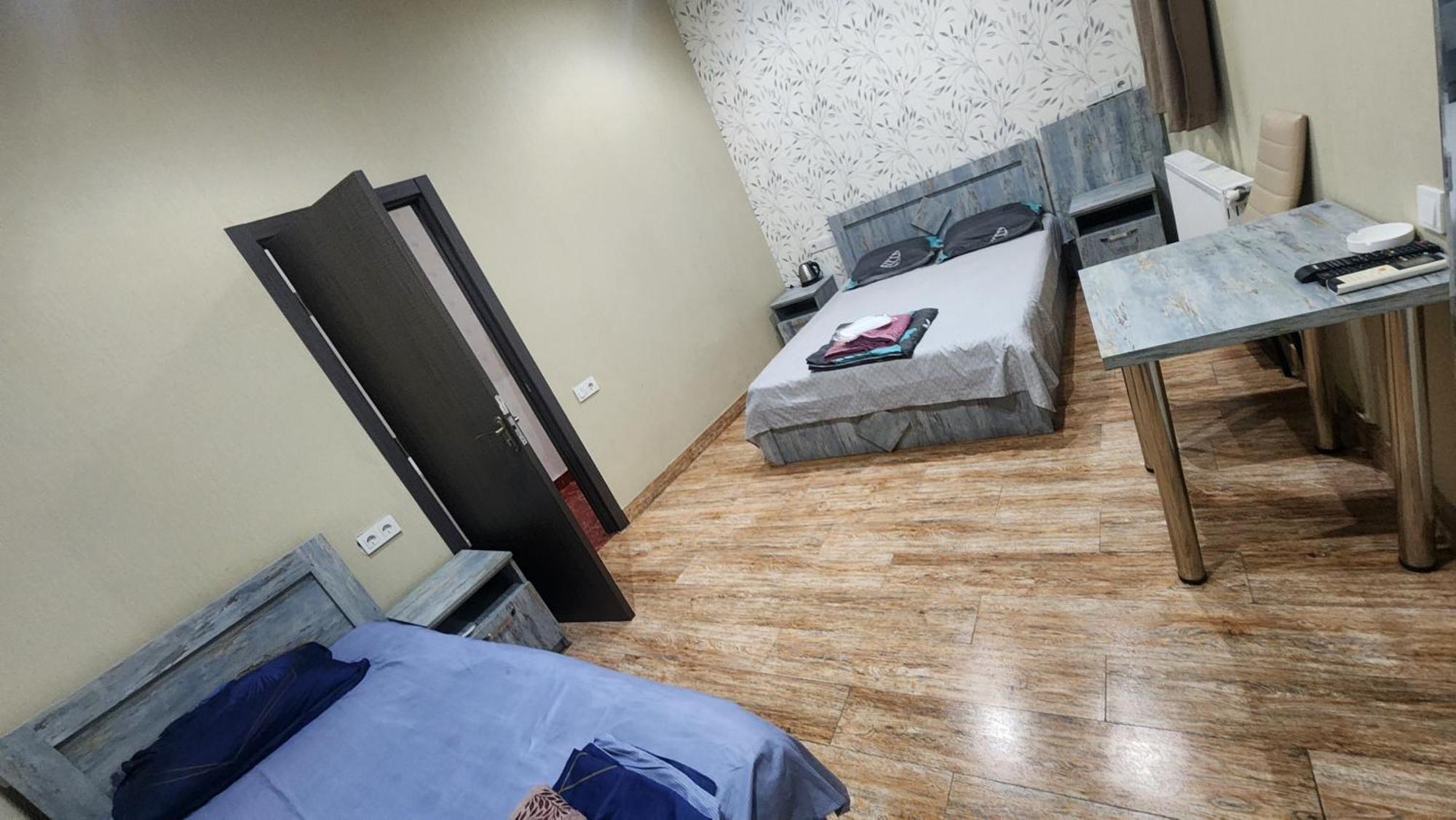 Hotel ,,Mega" Тбілісі Екстер'єр фото