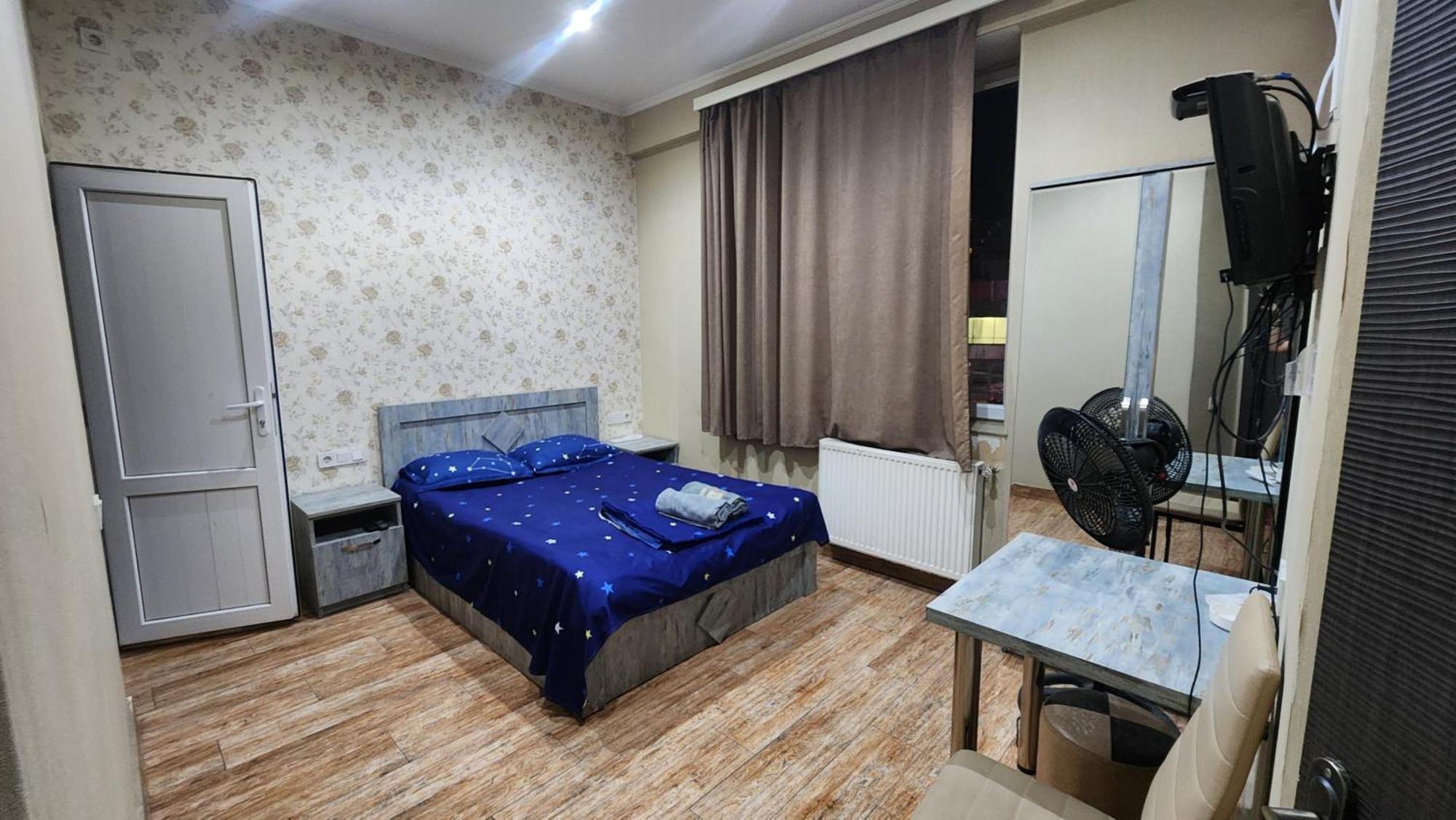 Hotel ,,Mega" Тбілісі Екстер'єр фото